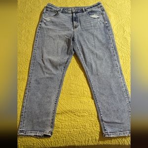 AE Mom Jean